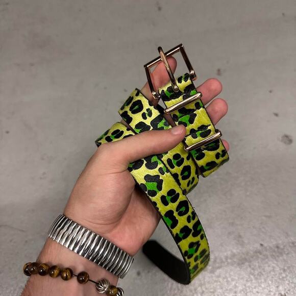 Cheetah leapord print green and - Picture 1 of 4
